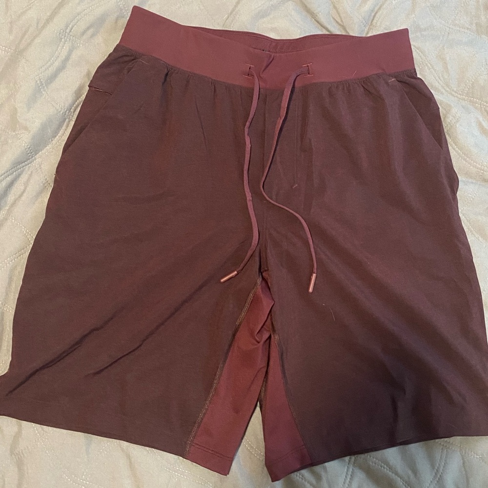 Lululemon Medium Pace Breaker shorts 7”